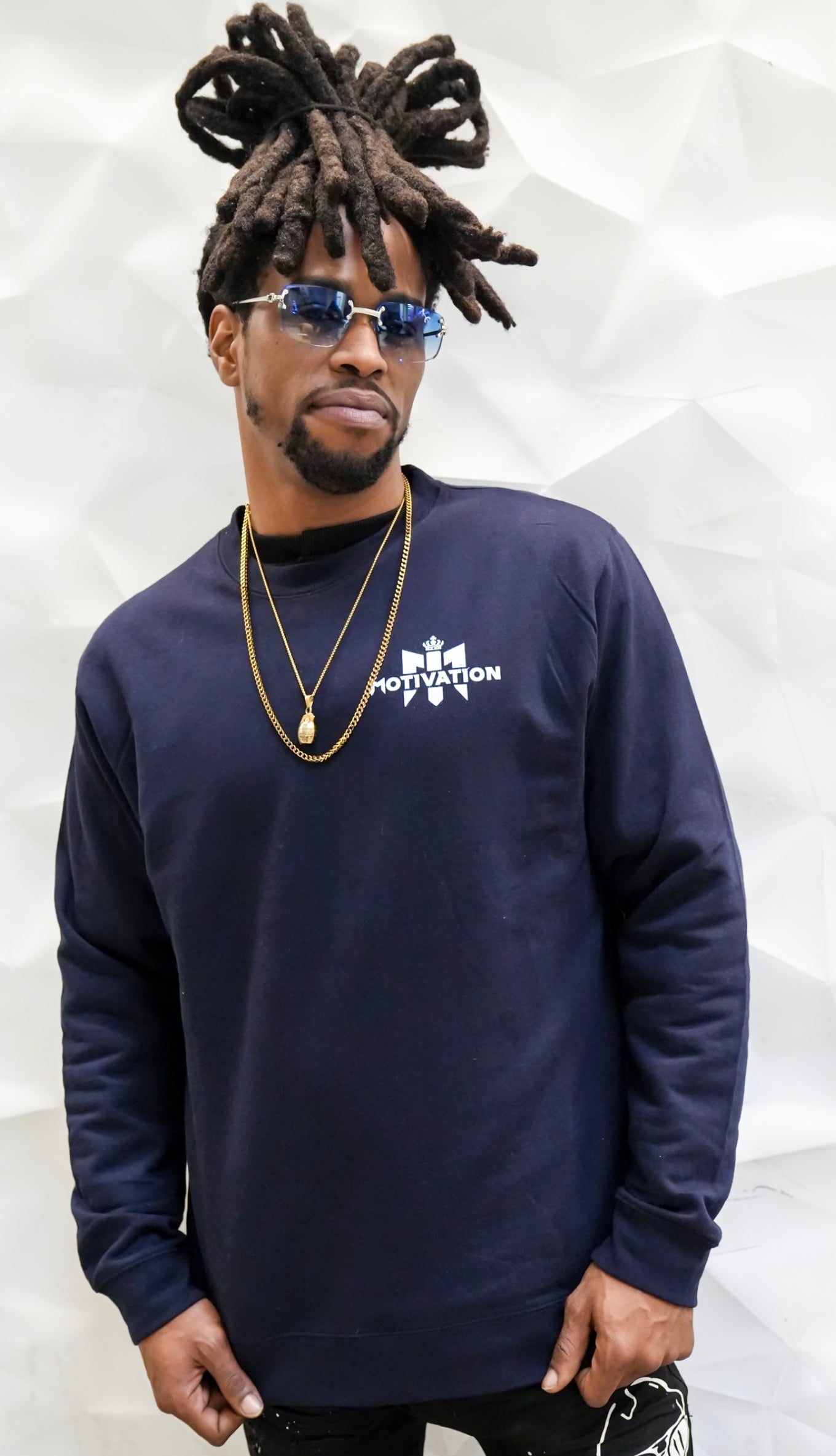 NAVY CREWNECK: MOTIVATION